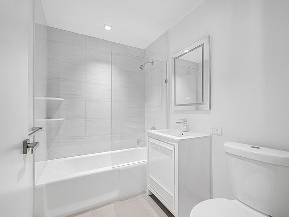 4th image of 35 W 33rd St APT 34A