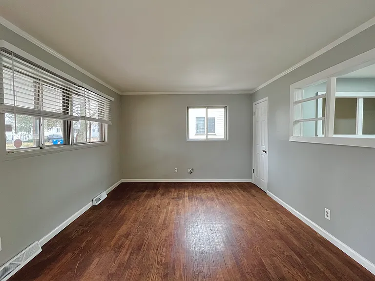 1201 Baron Ave — Photo 6