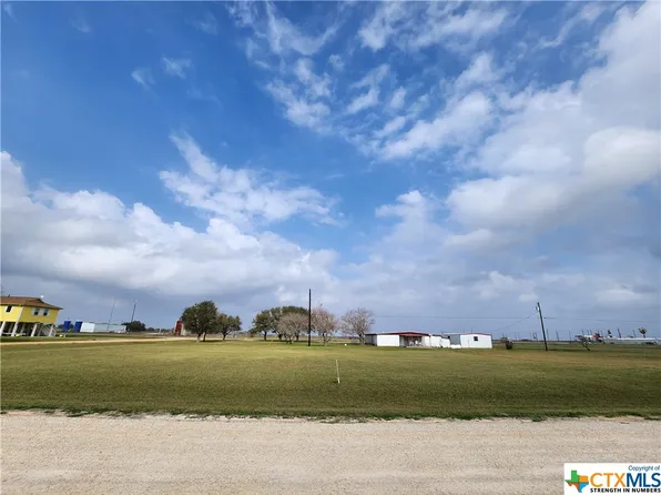 342 Starling Ln, Palacios, TX 77465