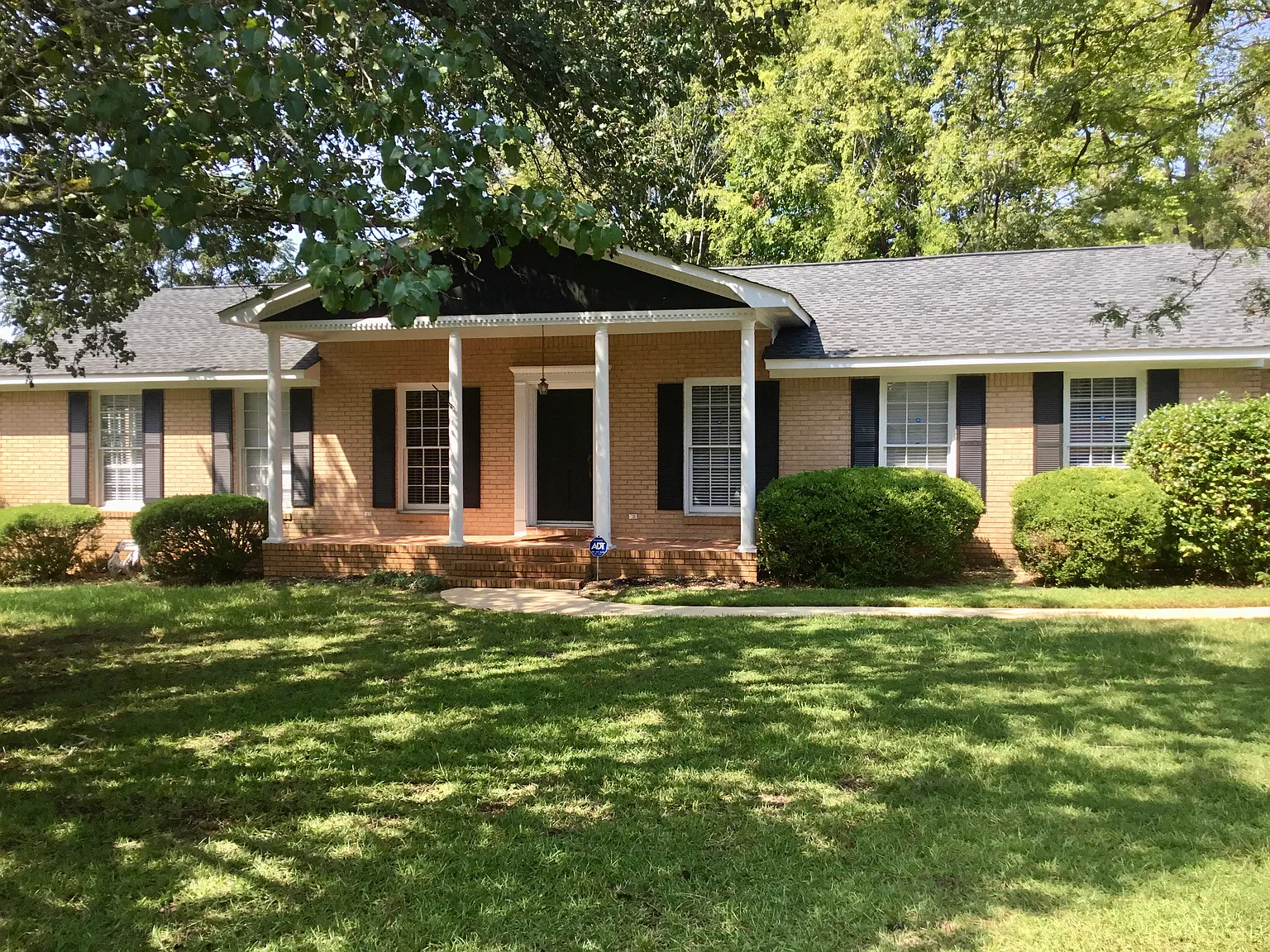 3 bed, 2.5 bath, 2018 sqft, $2,100 — Photo 3