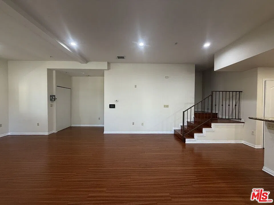 3 bed, 2.5 bath, $4,390 — Photo 3