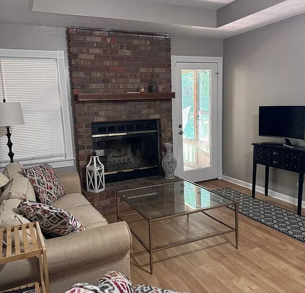 630 Alma Ct — Photo 9