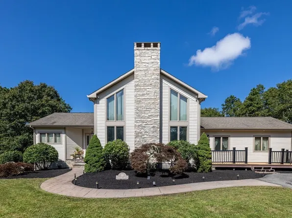 10 Cardinal Cir, Dartmouth, MA 02747