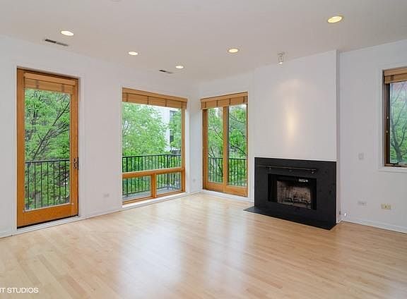 2nd image of 900 N Wood St #2S