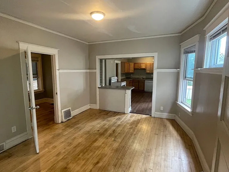 2214 W 3rd St — Photo 5