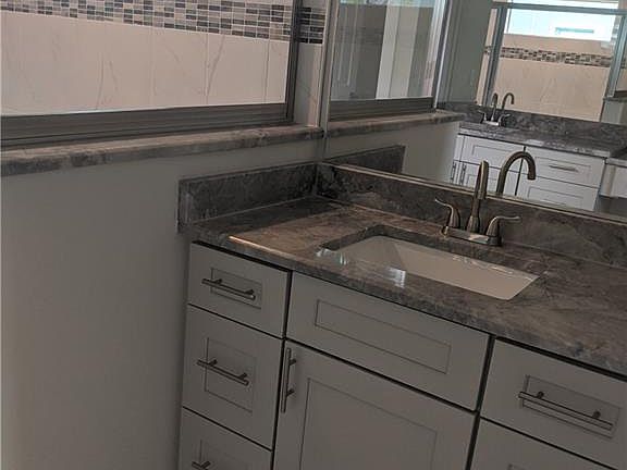 2nd image of 2149 Lochmoor Cir