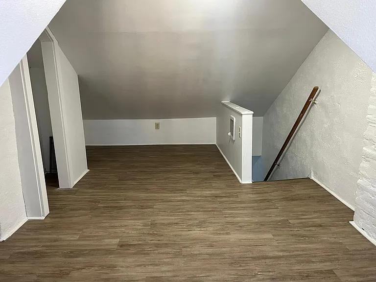 1102 Franklin St — Photo 13