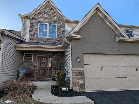 2nd image of 169 Lexington Ct