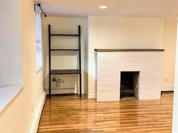 191 Grand Street image 3 of 13