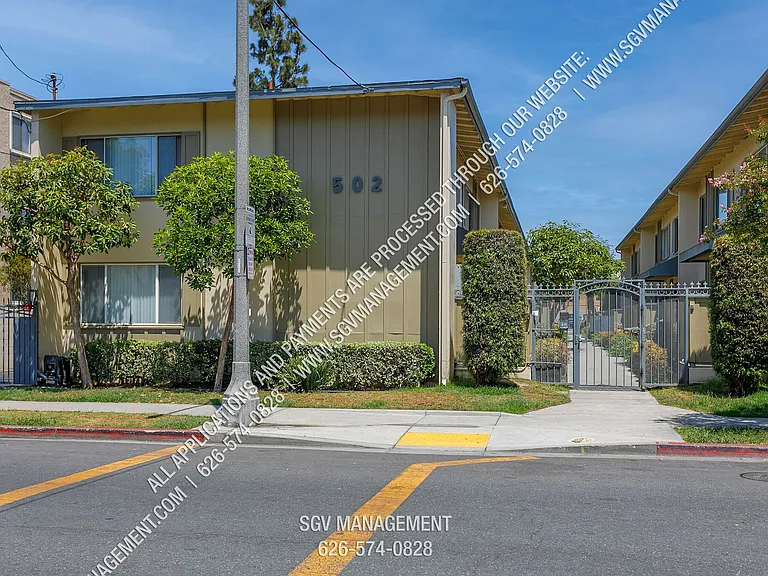 500-502 Orange Ave — Photo 3