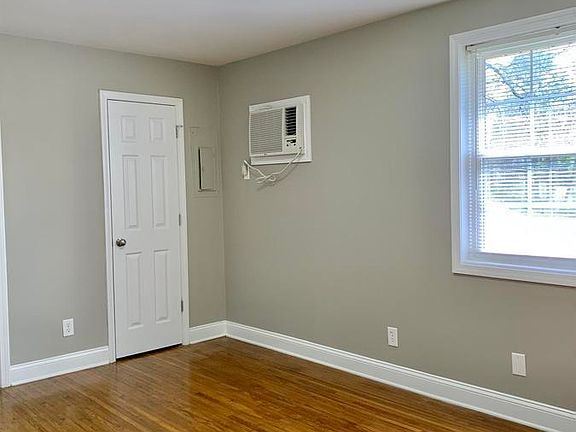 4th image of 110 Brookside Dr APT 1