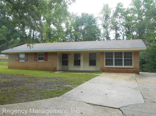 303 Fuqua Ave, Ozark, AL 36360