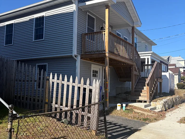 80 Commodore St — Photo 9