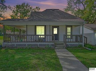 715 S Chestnut St, Friend, NE 68359