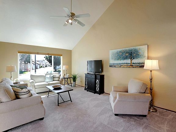 4th image of 15225 Venetian Way