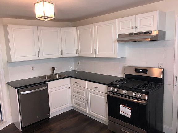 3rd image of 18 Main St APT 3