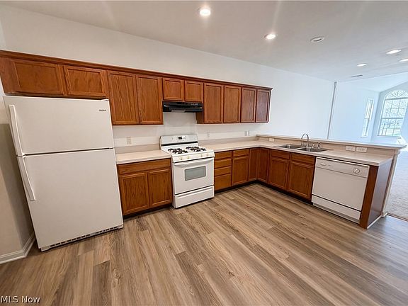 2nd image of 554 Crossings Cir