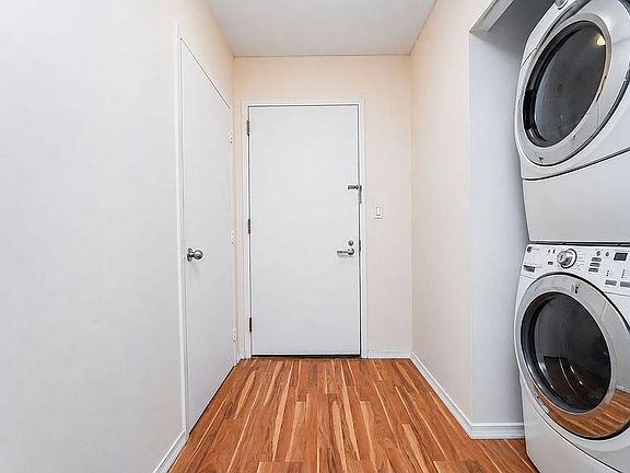 4th image of 100 Oceana Dr W APT 1G