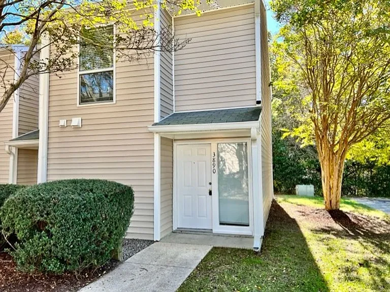3890 Staffordshire Ln — Photo 2
