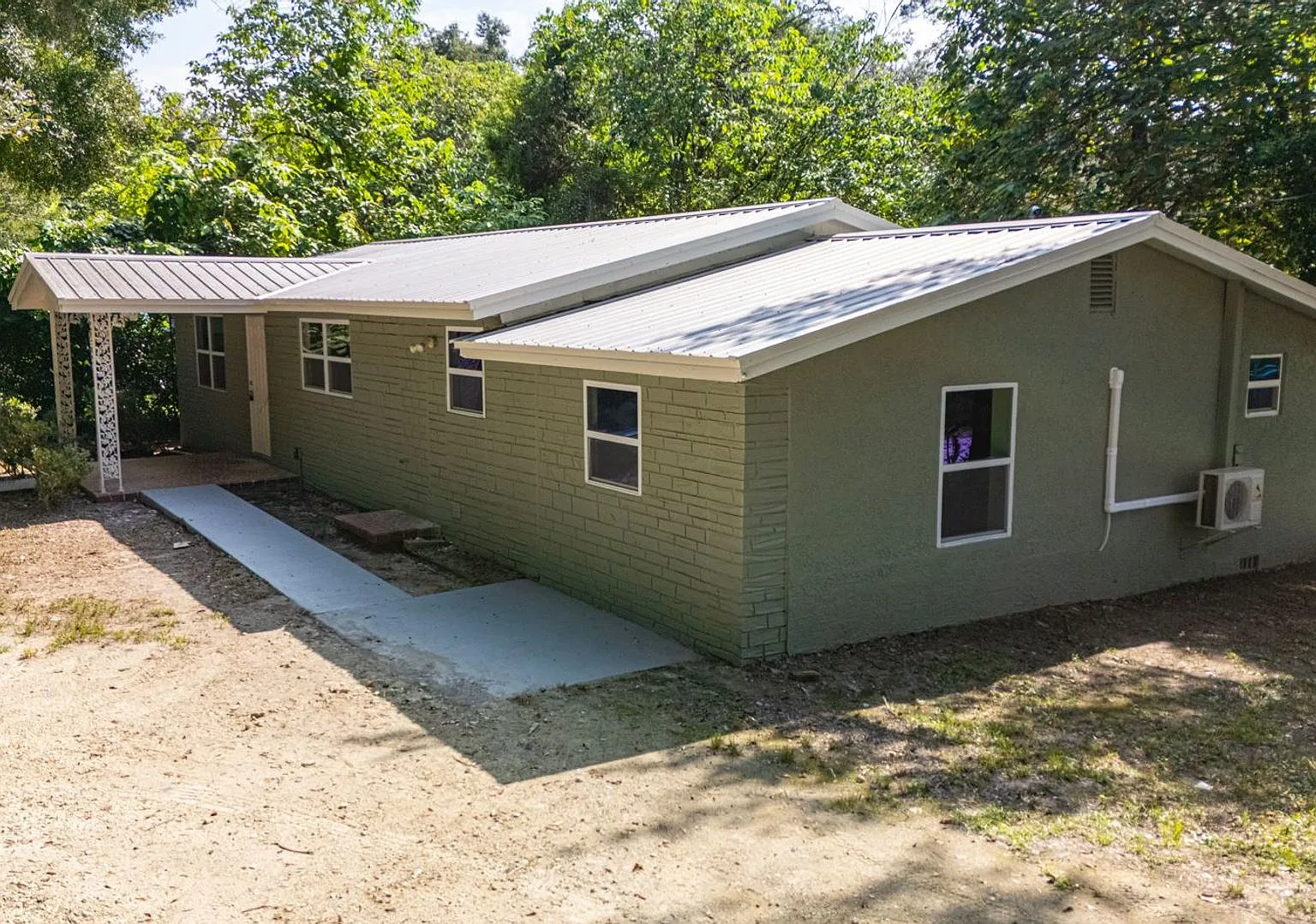 Charming 4-Bedroom, 2-Bathroom Home for Rent in Belleview, FL Newly Renovated! — Photo 1
