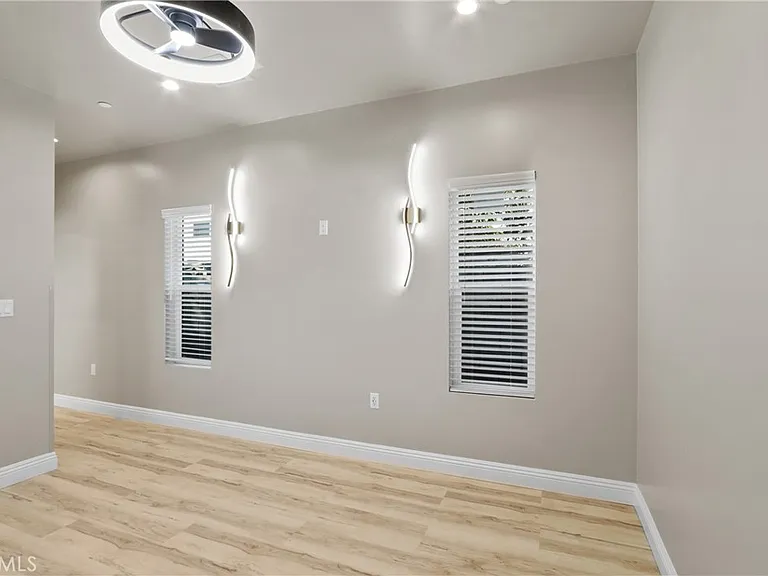 10216 Ramona Ave — Photo 5