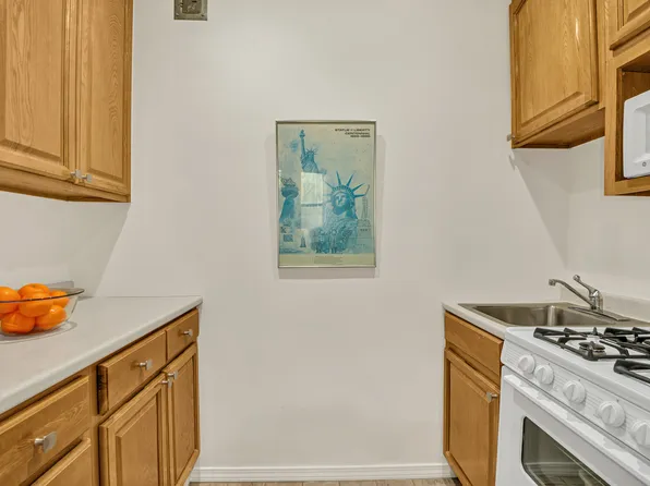 293 Riverside Drive image 7 of 11