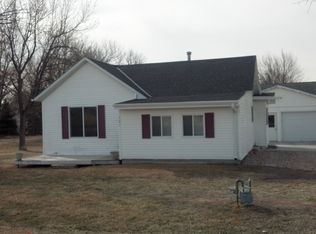 205 E 6th St, Axtell, NE 68924