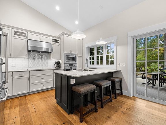 4th image of 1867 Oak Dr