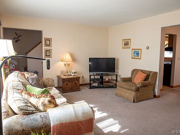 3rd image of 5913 Shoreham Dr