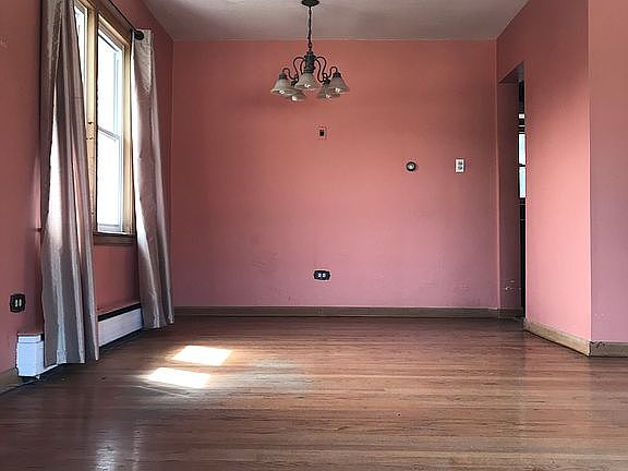 3rd image of 2420 Belleview Ave