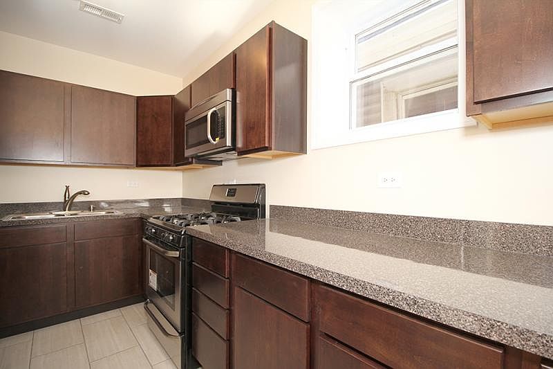 1st image of 4246 W Fullerton Ave #2