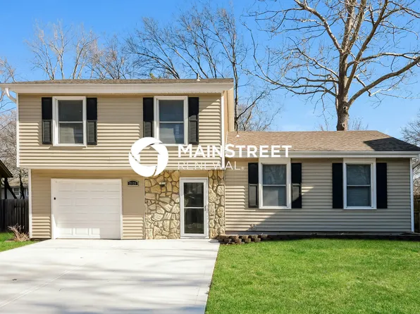 2128 E Arrowhead Cir, Olathe, KS 66062