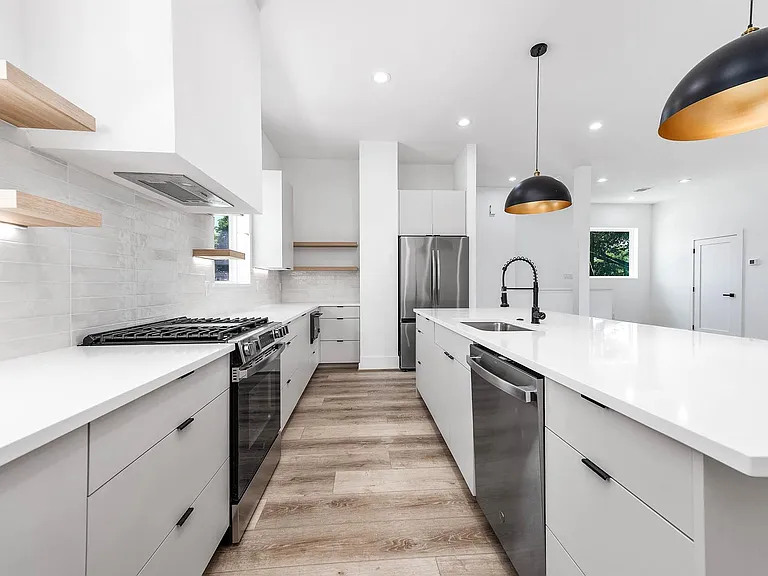 313 N Nagle St — Photo 19