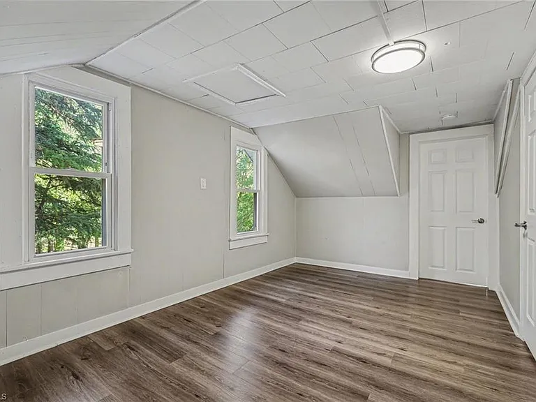 4534 Rocklane Dr — Photo 17