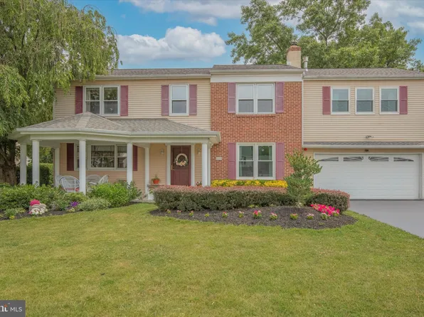 111 Forest Trail Dr, Lansdale, PA 19446