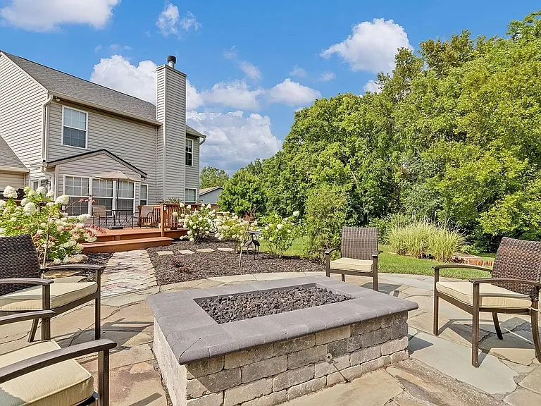 2315 Pheasant Run — Photo 1