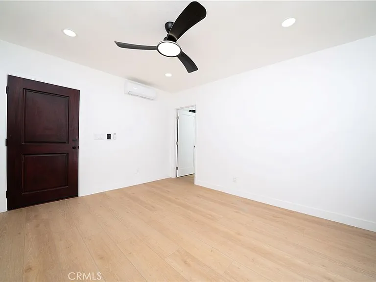 1048 Cedar Ave — Photo 2