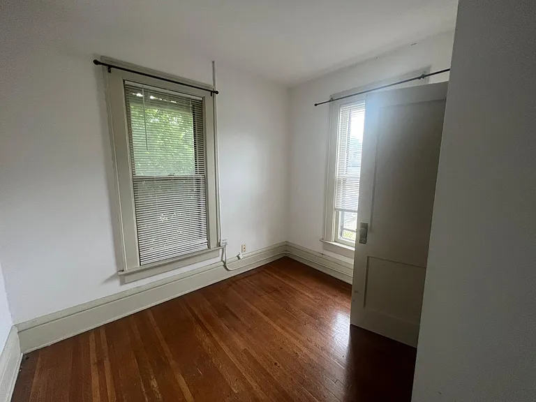 339 W 6th Ave — Photo 8