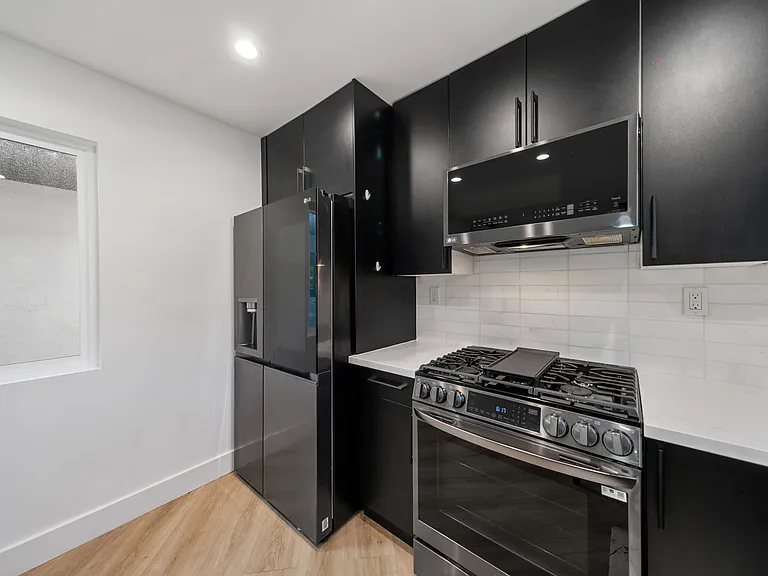 7406 Margerum Ave — Photo 8