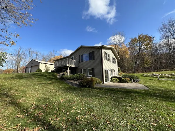 1155 E Superior St, Isle, MN 56342