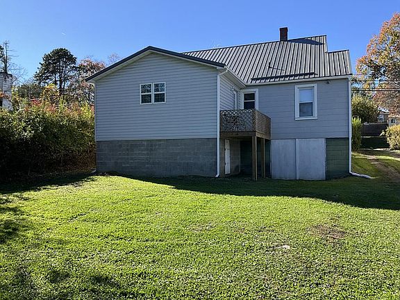 3rd image of 1702 Main St E