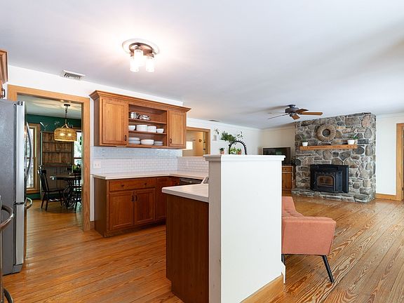4th image of 132 Springfield Rd