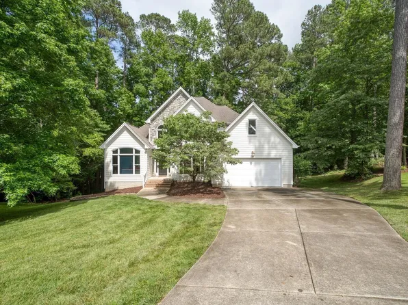 105 Breyman Ct, Cary, NC 27511