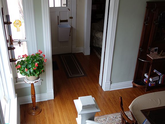 4th image of 1634 Harwood St