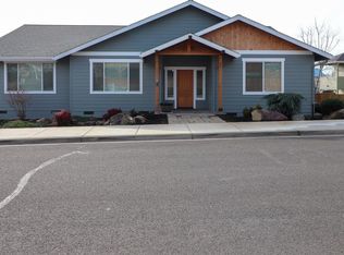 34 Terra Linda Dr, Eagle Point, OR 97524