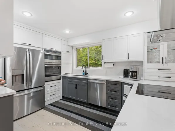 647 Lynx Lake Rd, Huntsville, ON P1H 2J3