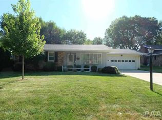 26 Rainbow Dr, Pekin, IL