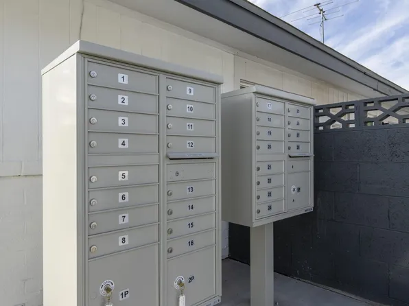 Modern patio home, pet friendly resort living in Arcadia at Urban Falls., 2940 N 40th St APT 10, Phoenix, AZ 85018