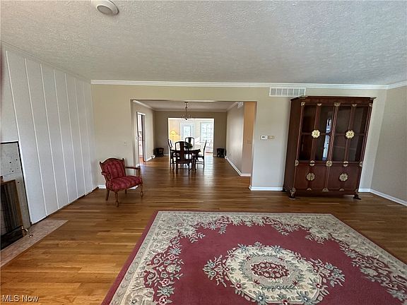 5th image of 252 Vassar Ave