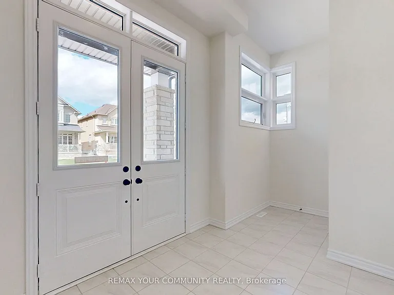 105 Halldorson Ave — Photo 3